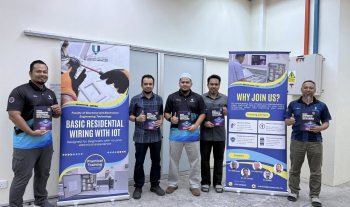 Sesi Menandatangani Perjanjian Buku Terbitan Baharu FTKEE dan Penerbit UMPSA 